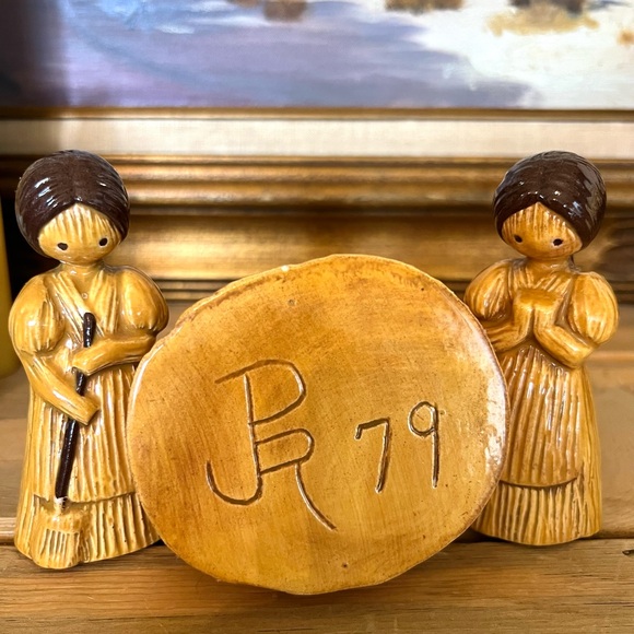 Vintage cornhusk figurines. 3 PC SET SALT & PEPPER SHAKERS & garlic holder. - Picture 4 of 4